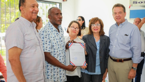 Gobierno apoya a productores Casabe y Yuca de Monción y Dajabón Promipyme otorga crédito por RD$2 millones